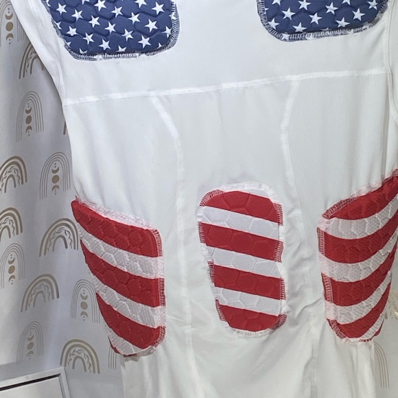 Under Armour Gameday Armour Pro 5-Pad Top with American flag accents - Picture 8 of 11